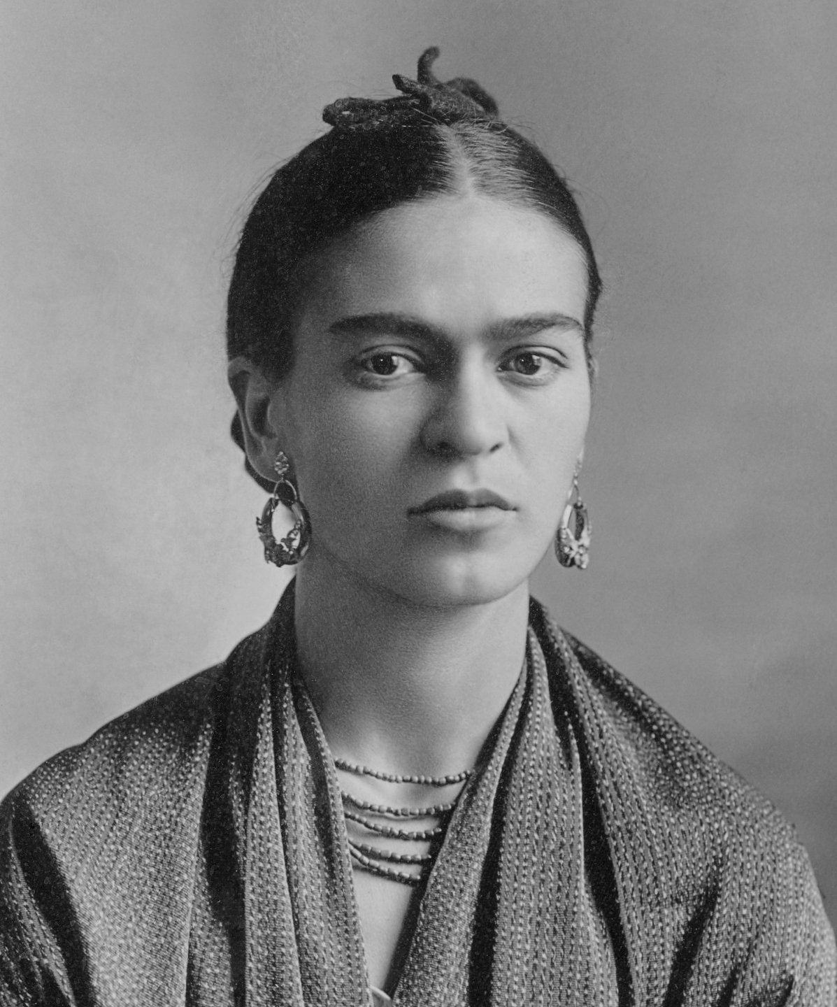 Retrat fotogràfic clar i nítid de Frida Kahlo, fet pel seu pare Guillermo Kahlo.