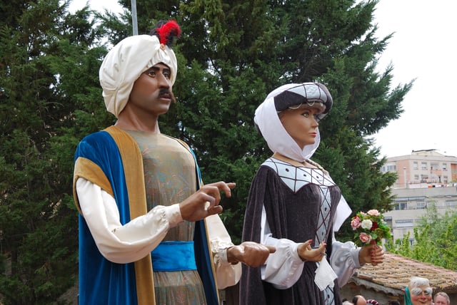 Els gegants Ripal i na Brunel·la del Mar de Badalona són amics i surten a les festes de la ciutat.