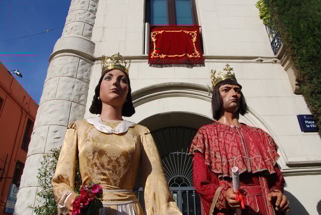 Els gegants Jeroni i Badamar de Badalona representen personatges importants de la ciutat.