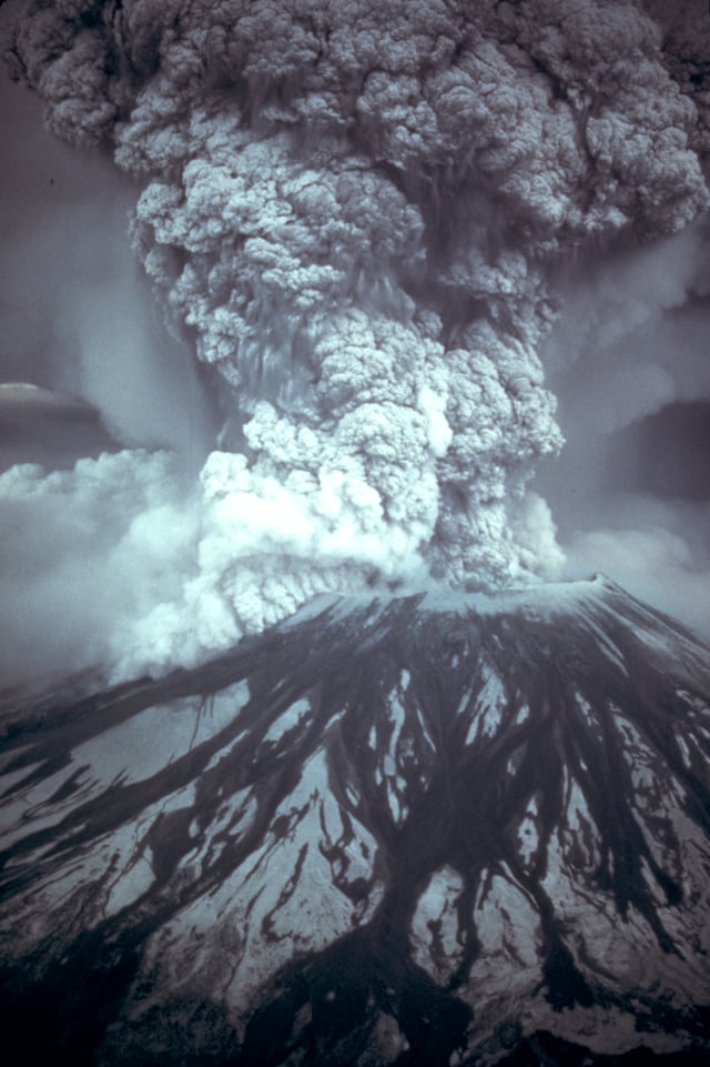 Erupció espectacular i explosiva del Mont Saint Helens.