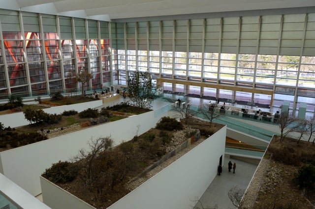 Recreació del paisatge de la Serra d'Atapuerca a l'interior del Museu de l'Evolució Humana, que ajuda a comprendre l'entorn natural de l'evolució humana.