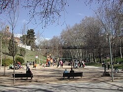 Parc de Vallparadís, pulmó verd de Terrassa, espai emblemàtic per estudiar urbanisme i natura.