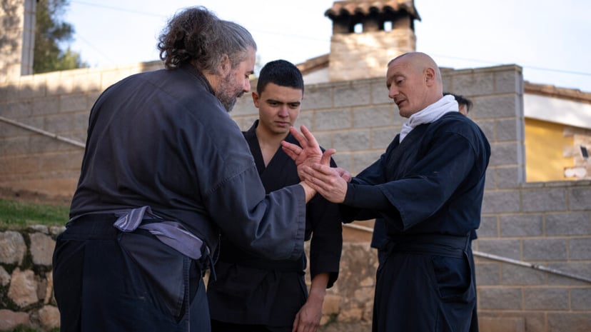 Sessió d’entrenament de ninja amb tècniques tradicionals.