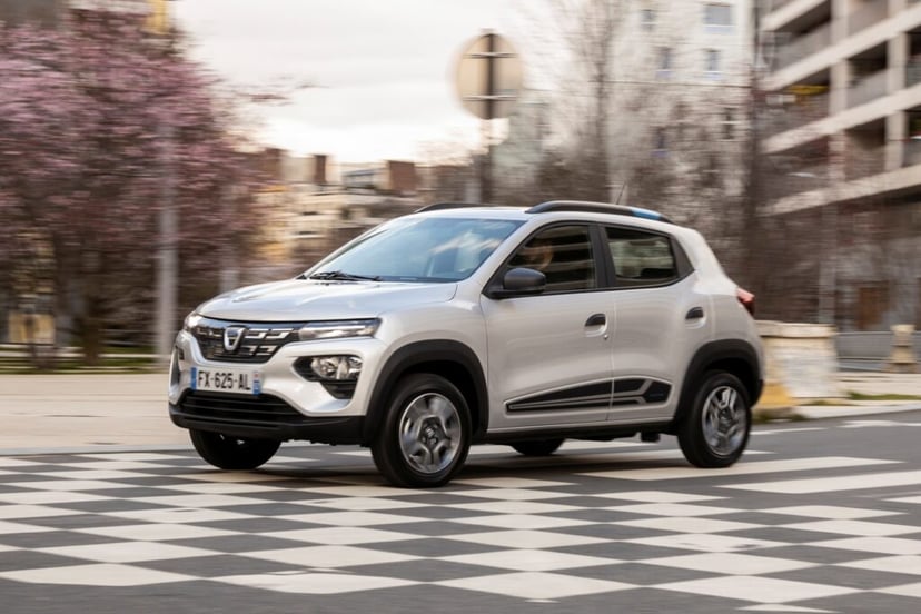 Cotxe elèctric urbà Dacia Spring (VilaWeb 2024). Imatge d’alta qualitat que permet conèixer models elèctrics urbans i la seva autonomia limitada.