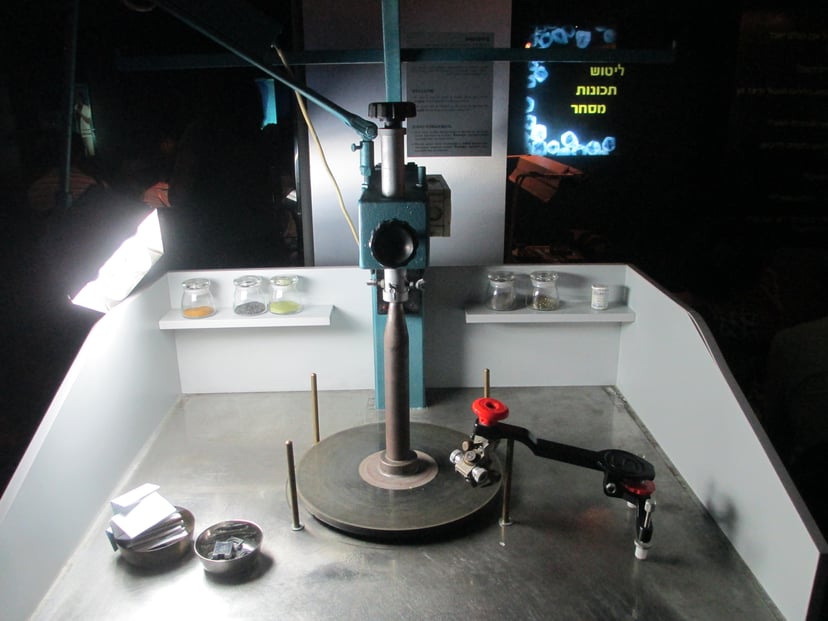 Polidora de diamants: màquina que s'utilitza per polir diamants.