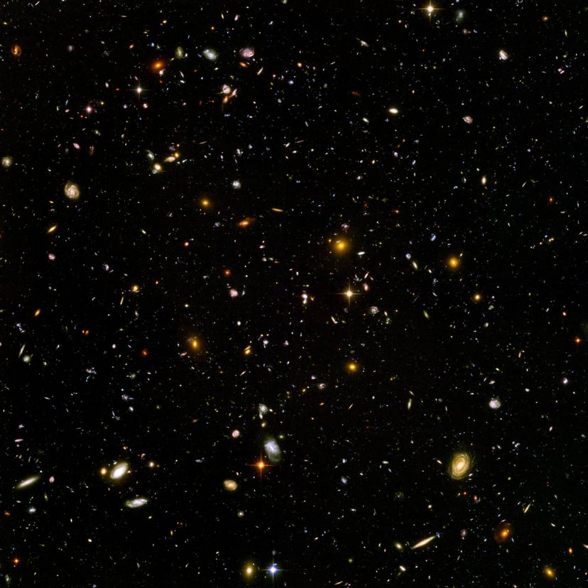 El telescopi Hubble mostra galàxies molt antigues, formades després del Big Bang.