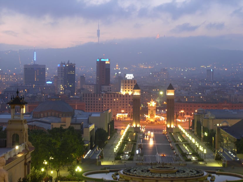 Vista de la Plaça d'Espanya des del Palau Nacional. Un espai emblemàtic de Barcelona.