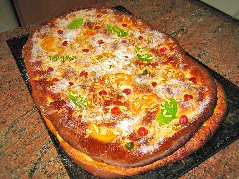 Coca de Sant Joan. Un pastís tradicional que es menja durant la celebració de la Nit de Sant Joan.