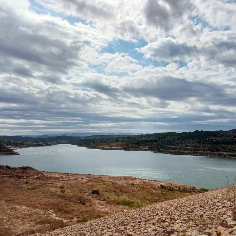 Embassament de l'Albagés. Aquí s'acumula l'aigua per ajudar el poble i la natura.