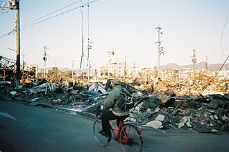 Terratrèmol de Kobe: fotografia de la destrucció causada pel terratrèmol. Aquesta imatge ajuda a entendre les conseqüències materials i humanes d'un terratrèmol.