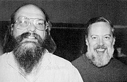 Dennis Ritchie i Ken Thompson, creadors del llenguatge C, van fer servir punters per crear programes potents.