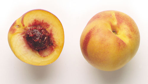 Nectarina amb pell llisa i brillant, per veure com són a prop.